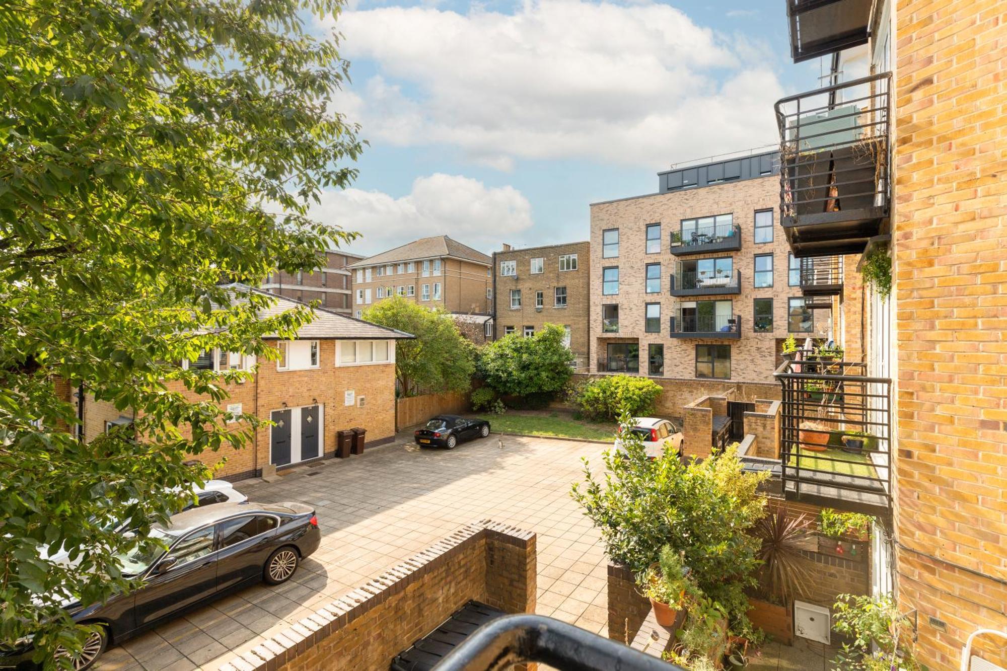 Cosy 2 Bedroom Flat In Manor House * Londra